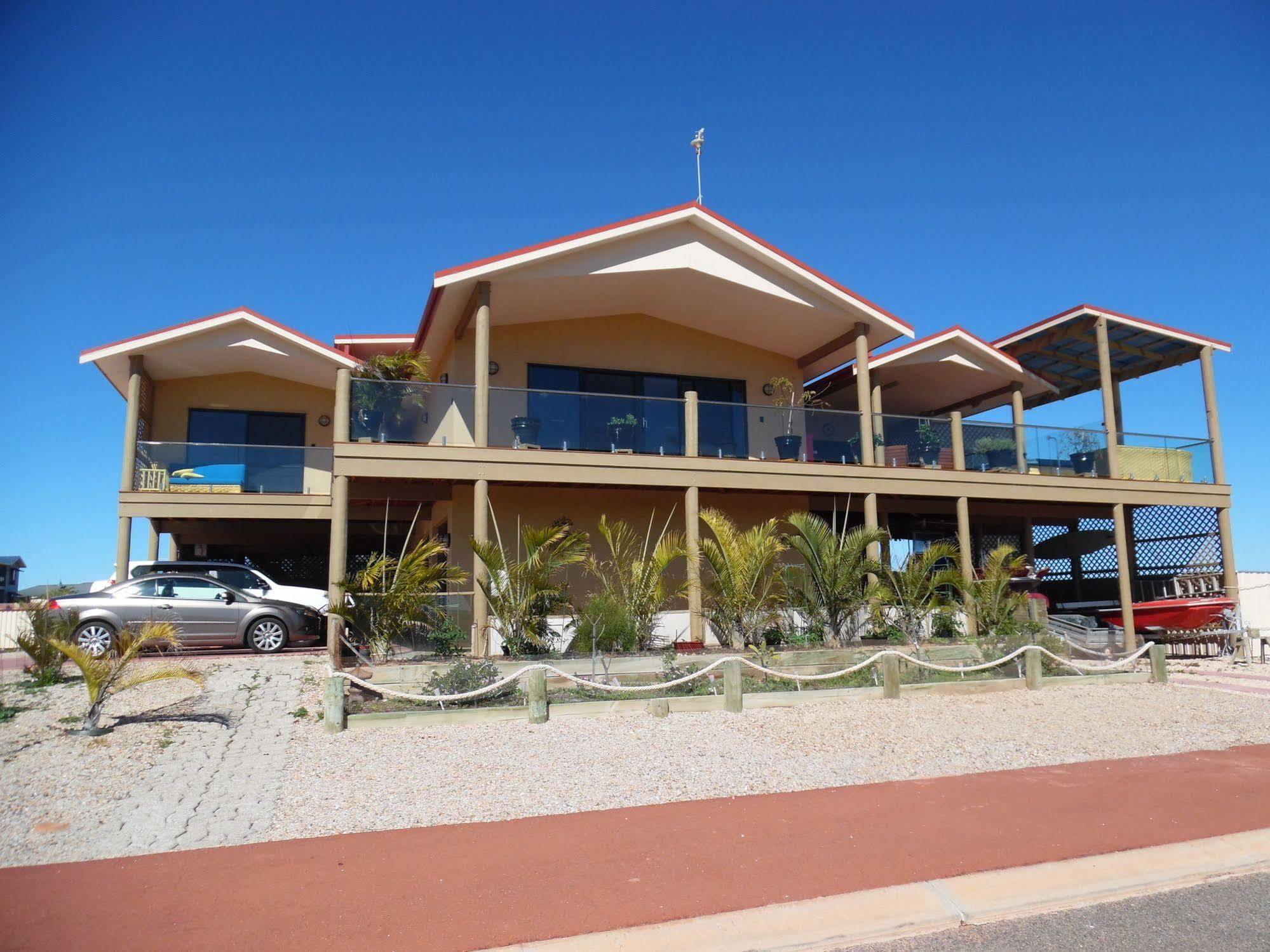 On The Deck @ Shark Bay Bed & Breakfast Denham Exterior photo